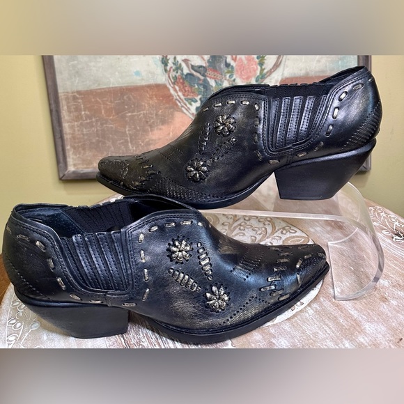 EUC BCBGirls “Toom” Vintage Style Boho Western Ankle Booties. Size 37.5/7.5 - Picture 6 of 14